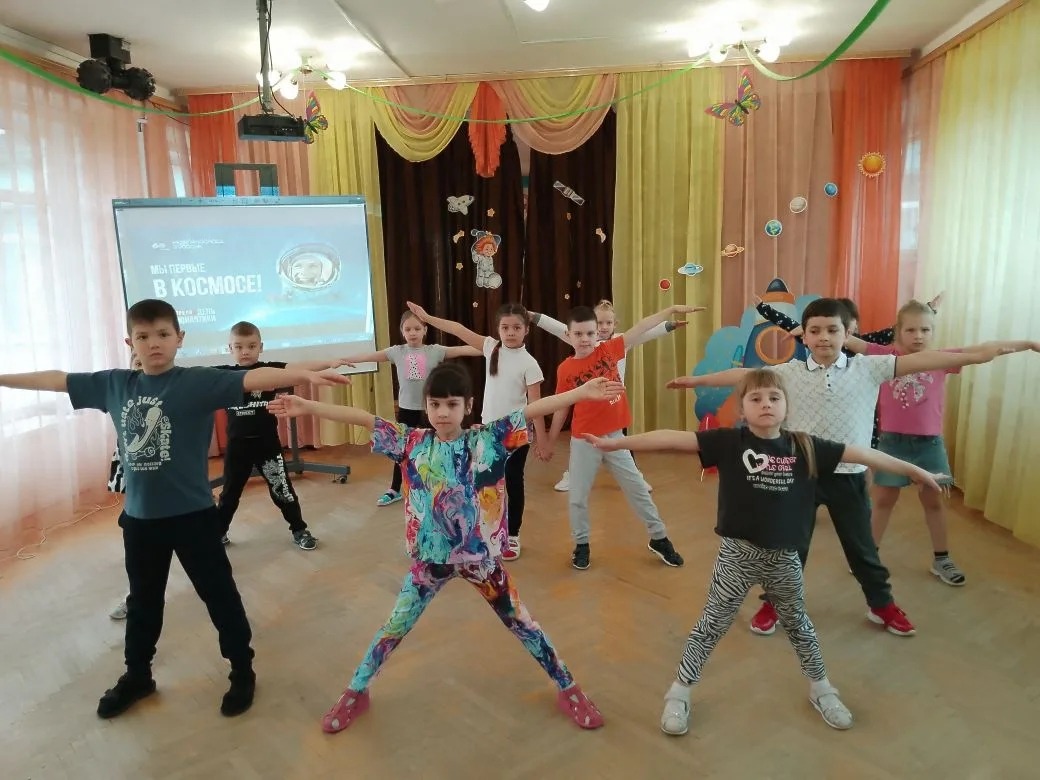 День космонавтики.