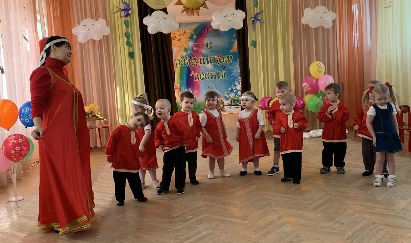 Праздник мам.