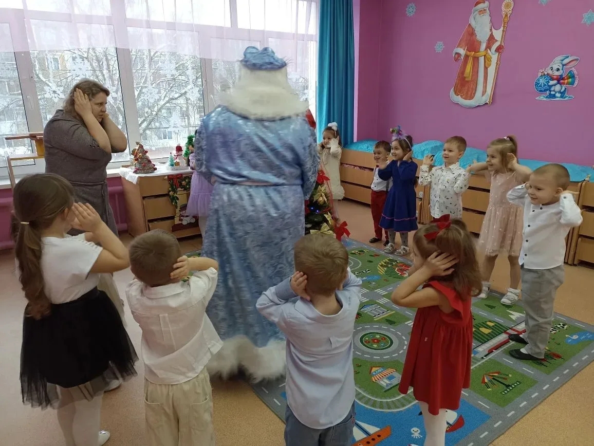 Прощание с елочкой.