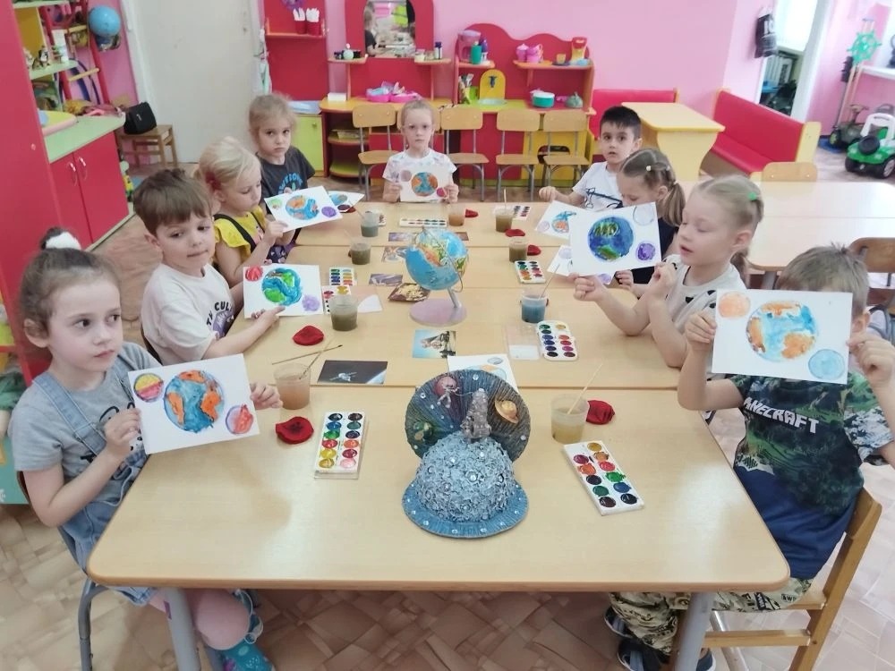 День космонавтики.