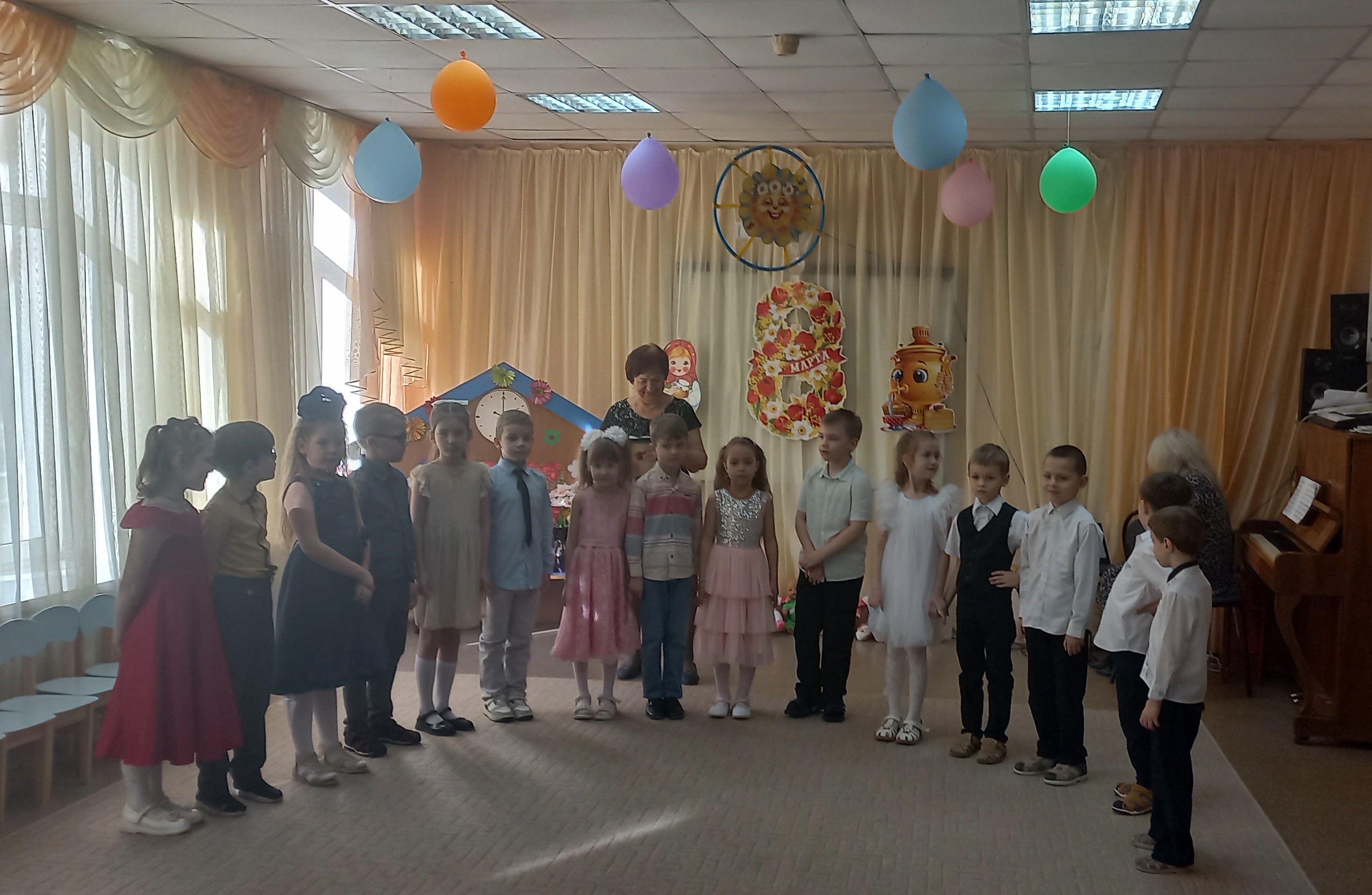 Тематическое воспитательное мероприятие, посвященное 8 Марта &amp;quot;Дорогим и любимым&amp;quot;.