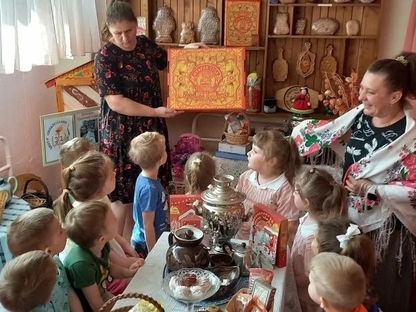 18 мая — Международный день музеев: путешествие по музейным экспозициям детского сада.