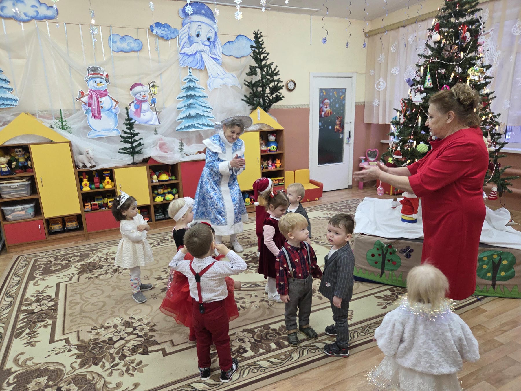 Снегурочка в гостях у ребят.