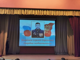 Открытие памятной доски, посвященной выпускнику центра образования №31 Кошелеву Сергею Сергеевичу.