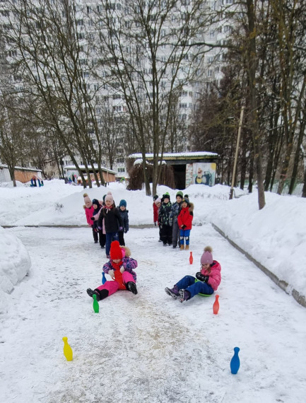Спортивный  праздник «На дворе снежок».