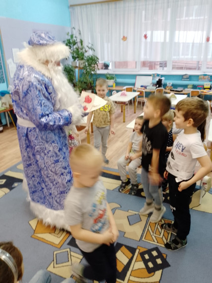18 ноября в наши дети встречали Деда Мороза.