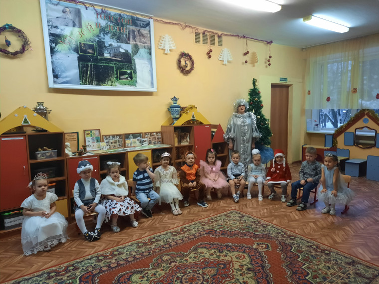 Новогодний праздник «Снеговик в гостях у детей».